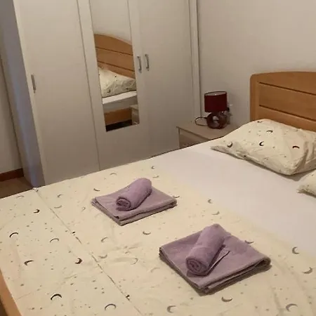 Apartman Ema * ברנה