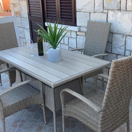 Apartman Ema דירה ברנה