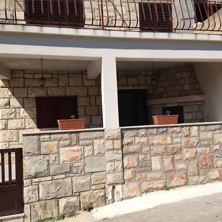 Apartman Ema דירה ברנה