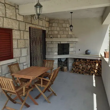 Apartman Ema דירה