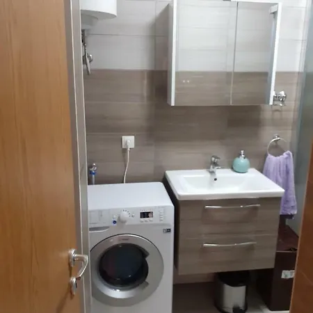 דירה Apartman Ema ברנה