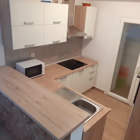 Apartman Ema דירה ברנה